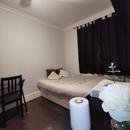 Neat Double Room Λονδίνο Εξωτερικό φωτογραφία